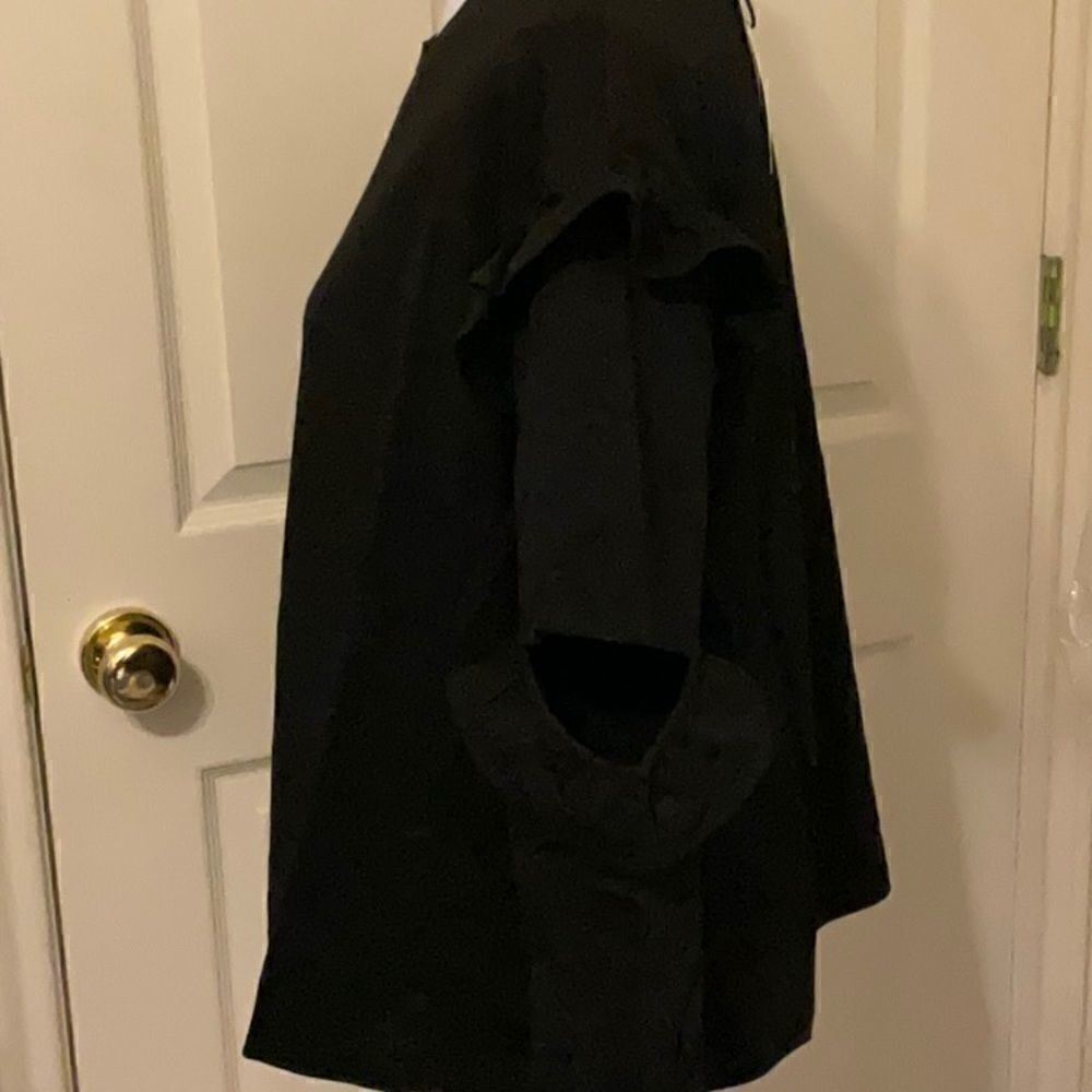 NWT Super Cute Ruffled Sweatshirt. - Picture 7 of 8